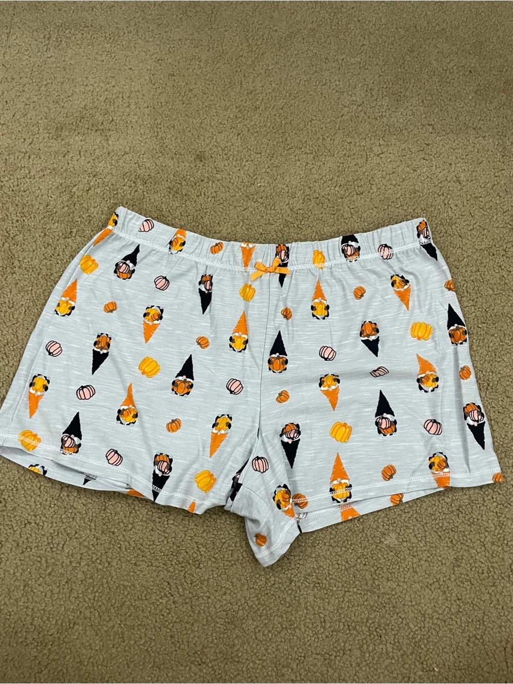 Women's Light Gray Halloween Fall Pumpkin Gnome Print Lounge Shorts